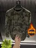 Nueva sudadera de moda otoño e invierno con lentejuelas, rasgada, forro polar, manga larga, con graffiti tie-dye, estilo masculino de cuello redondo, a la moda, de lujo ligero