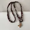 Collar Colgante de Caballo Mecedora Tallado en Madera Inspirado en el Diseño para Mujer, Vintage Lujo Ligero de Moda Versátil Gargantilla Cadena de Suéter