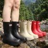 Botas de Chuva da Moda Transfronteiriças de Cano Médio para Mulheres com Solado Grosso Confortáveis Antiderrapantes para Uso Externo Acampamento Calçados Aquáticos para Mulheres Antiderrapantes Sapatos de Borracha para Cozinha para Mulheres
