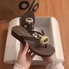 Nuevas chanclas negras de gato con plataforma gruesa, tacón de cuña que aumenta la altura, antideslizantes, a la moda, lindas, sandalias de playa versátiles