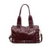 Bolso de hombro moderno y genial estilo motero con remaches para mujer, nuevo bolso de mano de moda 2026, elegante bolso tipo almohada con un toque de alta gama, bolso cruzado