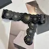 Accesorio de cinturón en forma de corazón estilo vaquero western vintage marrón para mujer, adecuado para faldas y trajes, con remaches metálicos y correa ancha de cuero