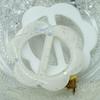 Venta Directa de Fábrica Hebilla de Cintura de Resina Flor Redonda Hebilla Japonesa Fondo Blanco Hebilla de Anillo Redondo Hebilla de Esquina de Camisa Camiseta