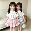 Conjunto de dos piezas de verano para niñas, ropa infantil de estilo nuevo con camiseta holgada de manga corta y falda de pastel, versión coreana de moda