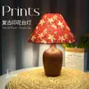 Luminária de cabeceira com estampa retrô, um toque de luxo e sofisticação, luminária de mesa estilo nórdico para decorar o escritório, criar uma atmosfera aconchegante e servir como uma pequena luz noturna para o quarto