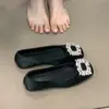 Sapatos femininos rasos de cetim com bico quadrado, novo estilo 2025, sapatos baixos delicados com strass para o dia a dia e para sair à noite