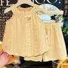 Conjunto Estiloso de Regata Fina sem Mangas com Recortes e Shorts para Meninas - Novo Estilo 2026, Fresco e Respirável