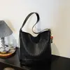 Bolsa de palha para mulheres, bolsa bucket moderna, nova bolsa de ombro de nicho da moda 2026, bolsa pequena de ombro único transversal com textura vintage