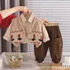 Moda Infantil Primavera e Outono 2026 Novo Estilo Coreano Tendência Suéter de Bebê Colete Curto Conjunto de Três Peças