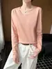 Blusa de tricô feminina com gola U e manga longa, decote redondo baixo, caimento justo, simples e elegante, adequada para o trabalho na primavera e no outono.