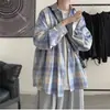Camisa xadrez estilo Hong Kong para outono para homens, camisa longa de manga comprida solta e moderna com design casual e relaxado, jaqueta casual fashion