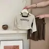 Conjunto de Niña para Primavera y Otoño Bebé Elegante Personalidad Infantil Marca de Moda Cordón Tirantes Finos Falso Dos Piezas Camiseta Pantalones de Pierna Ancha de Cintura Alta