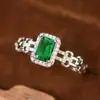 Anillo Cao Shi Estilo Lujo Ligero para el Día de la Madre Anillo Geométrico Francés Femenino Accesorios para Usar en Bodas, Compromisos y Banquetes