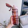 Vaso de agua deportivo de gran capacidad de plástico resistente a caídas resistente a altas temperaturas verano escala con compartimento para té fitness vaso práctico para estudiantes varones