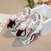 Tênis para meninas 2026 primavera novos sapatos casuais sapatos infantis sola macia sapatos de pai uso masculino sapatos de corrida resistentes ao desgaste