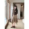 Falda de Gamuza Khaki Asimétrica "Lazy and Loose" de Zeng Yuer para Mujer, con Dobladillo Amplio para un Look Romántico y Adelgazante