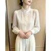 Elegante camisa de cuello alto estilo francés para la primavera 2026, blusa blanca única y nueva de manga larga estilo corte.