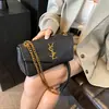 Bolsa quadrada pequena de alta qualidade para mulheres, nova bolsa transversal com corrente de ombro versátil da moda 2026, bolsa de axila estilo nuvem da moda coreana