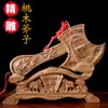 Sala de Estar Autêntica Pingente de Machado de Madeira Pêssego Pequeno Mudança Casamento Sentado Fu Chunzheng Ornamentos de Casa na Cidade Casa Nova Artesanato de Machado