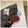 Bolso de mano vintage de alta calidad para mujer, nuevo modelo 2026 moda popular de venta rápida bandolera pequeña tipo tote para el día a día