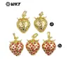 Wt-Jfe149 Ropa para Niñas al por Mayor Joyería DIY Accesorios Hechos a Mano Colgante de Latón Joyería de Pegamento de Fresa