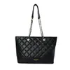 Bolsa vintage grande de bordado com padrão de losangos para mulheres, nova moda 2026 bolsa de ombro para o dia a dia, bolsa tote estilo balde elegante