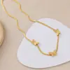 Cadena de Hueso de Serpiente de Acero Inoxidable Dorado Lele Jewelry Tres Mariposas Diseño Tridimensional Cadena para Clavícula Moda Femenina Collar Europeo y Americano