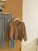 Nuevo atuendo de otoño para niñas: Suéter cárdigan de punto con estampado de leopardo, versátil con una falda a juego, pantalones casuales y un conjunto de dos piezas para niños mayores