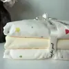 Conjunto de quatro peças em gaze de grau A, seguro para bebês, com uma gaze dupla camada aerada, ultrassuave e com design estampado