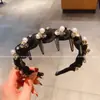 Diadema de Perlas Estilo Francés de Lujo Ligero de Corona Alta para Mujer con Dientes, Diadema de Moda de Tela con Cristales, Accesorio para el Cabello de Gama Alta que No Aprieta