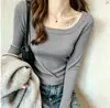 Nova Camiseta Básica de Manga Longa Gola U Cor Sólida Estilo College para Mulheres Slim Fit Versátil