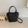 Bolso de cesta de moda para mujer, nuevo modelo de otoño 2026, bolso de hombro cruzado de alta gama y elegante, bolso de cubo de mano
