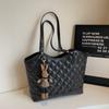 Bolso Tote Lingge de Gran Capacidad Bolso de Mujer 2024 Nueva Moda Retro Bolso de Mano Versátil Elegante Casual Bolso Cesta de Verduras