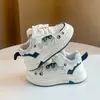 Tênis Infantil 2026 Primavera Novo Estilo Sapatos Esportivos Infantis Médios e Grandes para Meninos e Meninas, Sapatos Infantis Modernos com Solado Macio, Sapatos Casuais Versáteis