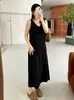 Conjunto en capas para mujer talla grande con un vestido largo de punto tipo camisola, colección otoño 2026, vestido tipo tank holgado para damas talla grande