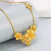 Nuevo Set de Collar Flor de Tres Vidas Chino en Oro Chapado en Oro Arena Sensación de Lujo Ligero Collar Floral para Clavícula Collar de Flor para Boda