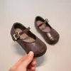 Sapatos de Couro para Meninas 2026 Primavera Novidades Estilo Coreano Infantil Solado Macio Sapatos Individuais para Bebê Sapatos de Princesa Versáteis Retrô Moda