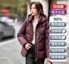 Chaqueta de Plumas de Ganso Blanco 90% Genuina de Gama Alta para Mujer 2026 Invierno Nueva Llegada con Capucha Engrosada Cálida Ropa Exterior Corta