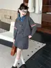 Conjunto de Dos Piezas de Punto Estilo Academia para Niñas 2026 Nuevas Llegadas de Otoño Tallas Mediana y Grande para Niños Cardigan Falso de Dos Piezas Falda Plisada Ropa de Otoño para Niños