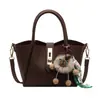 Moda Bolsa de Mão Balde Feminina 2024 Nova Retro High-end Bolsa de Ombro Nicho Design Trendy Casual Bolsa Feminina