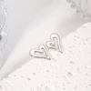 Pendientes de Corazón Esmaltados Metálicos Estilo Francés Pendientes de Amor Simples Versátiles Pendientes de Moda Corazón Torcido Lujo Ligero Sentido de Gama Alta