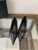 []2026 Novo Bico Fino Salto Baixo Fivela Slip-on Moda Trabalho Francês Retrô Boca Rasa Sapatos Individuais