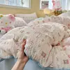 Conjunto de cama de quatro peças em algodão lavado grau A, novo estilo 2026, capa de edredom, lençol de cima e lençol com elástico, adequado para dormitórios estudantis, conjunto de três peças, tamanho 4