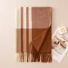 Bufanda de cachemira sintética para mujer, nuevo estilo otoño e invierno 2026, engrosada y cálida, con flecos, patrón de cuadros clásico, chal elegante y con estilo