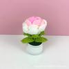 Mini rosa tejida a mano terminada en maceta de lana de imitación de flores, adornos de escritorio, regalo para el automóvil, joyería