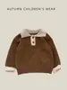 Suéter tipo polo de bloques de color estilo coreano para bebé, polo de punto para niños de otoño e invierno, adecuado para usar en capas o como prenda exterior para bebés y niños pequeños
