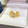 Anel de margarida de ouro de duas cores feito à mão italiano escovado pano vento edição larga Quan Zhilong mesmo estilo flor de diamante feminino