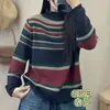 Colección Primavera 2026: Suéter de punto para mujer, ajuste holgado, con rayas irregulares en contraste y cuello medio alto, manga larga
