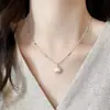 Colar de Pérolas Francês Retrô Novo Outono e Inverno para Mulheres, Design de Nicho Corrente de Clavícula Geométrica Cubo de Açúcar Corrente Versátil para Suéter