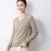 Prenda de alta gama lista para usar con un escote en V limpio y pulcro, mangas largas, ligera y transpirable, adecuada para el uso diario en primavera y otoño, una blusa elegante